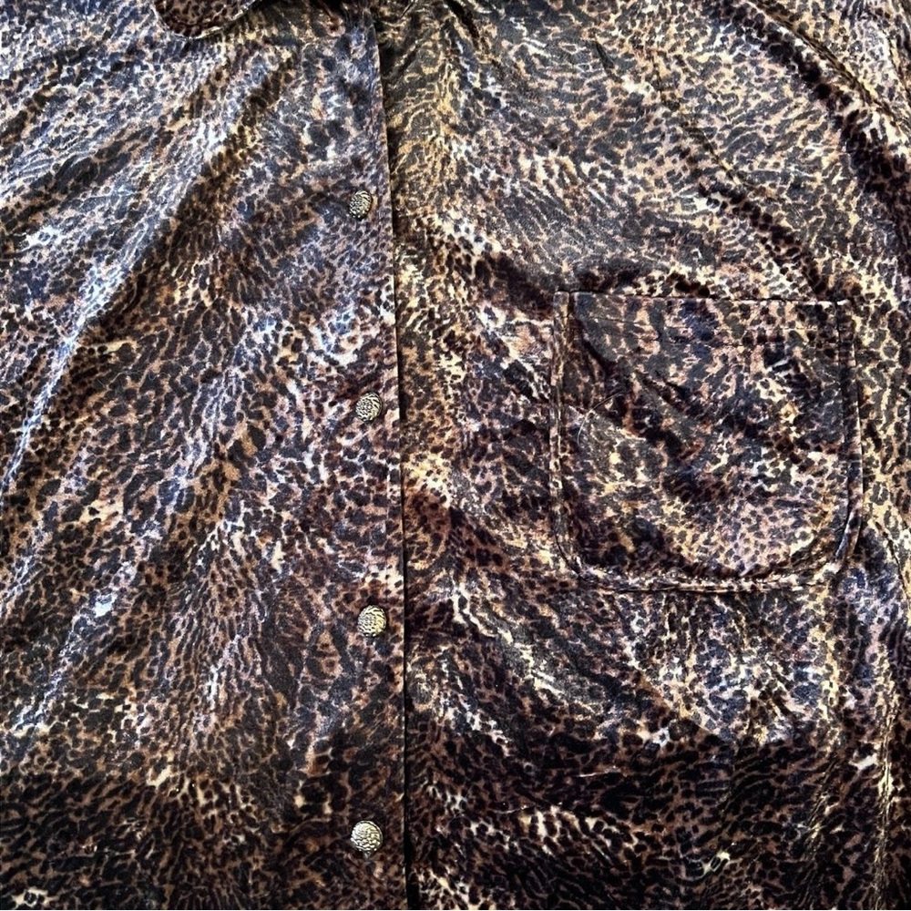 Mahudi Knitwear Plus Size 28 Velour Animal Print Button-Down Long Sleeve Blouse - Picture 4 of 6